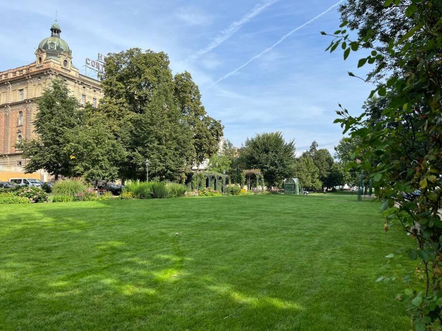 פלזן Apartment In Historical Center With Park View מראה חיצוני תמונה